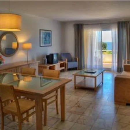 A Wow 2 Bedroom Sea View *